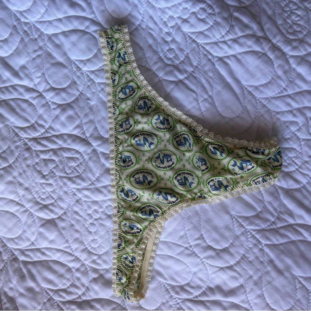 2 Victoria’s Secret Sexy Little Things silky lace thongs Size Small Y2K 2008 - Picture 3 of 7